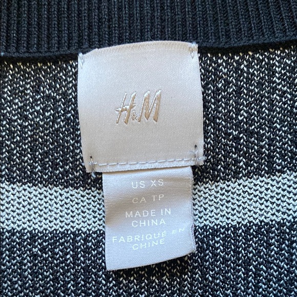 H&M Black and White Graphic Sweater - Picture 2 of 4